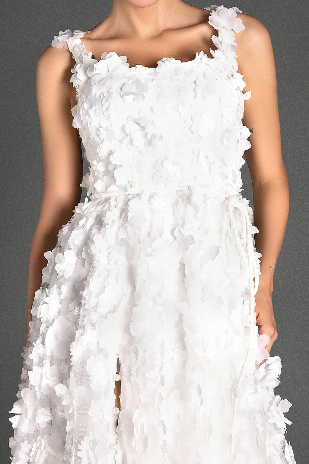 Ninia Floral Embroidered Puffy Dress